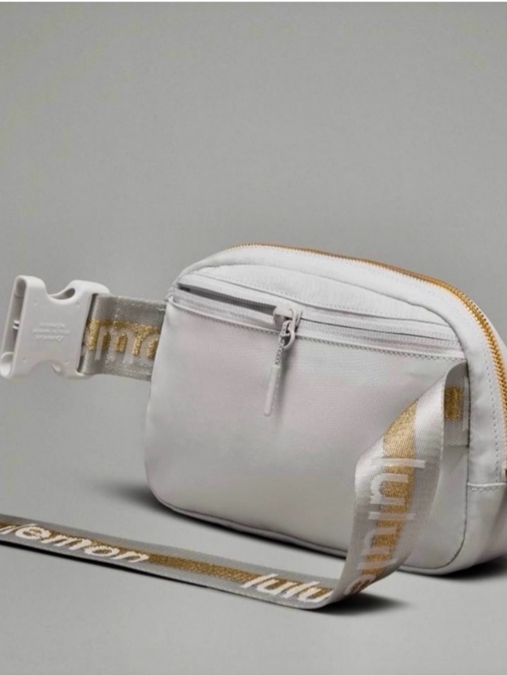 lululemon athletica Mini Bag in Silver and White - Picture 5 of 8